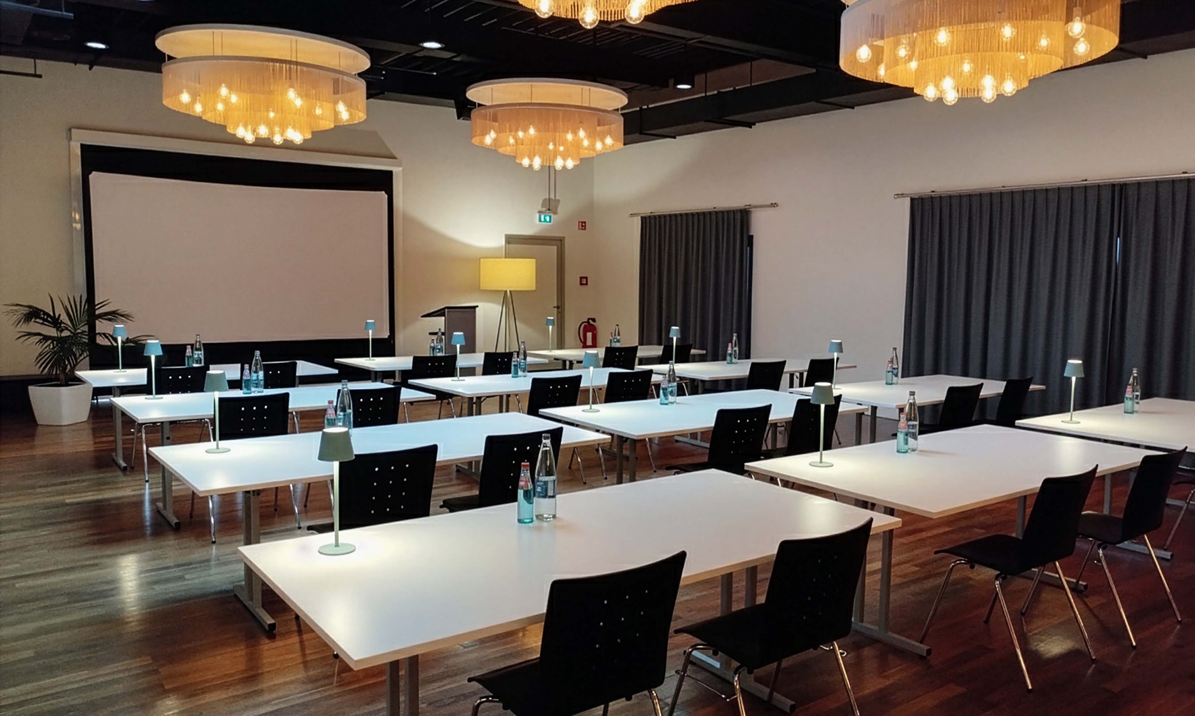 Skylounge 1 Kopie.jpg__PID:d32f141e-f831-4f1c-a116-8cd96a6a4099